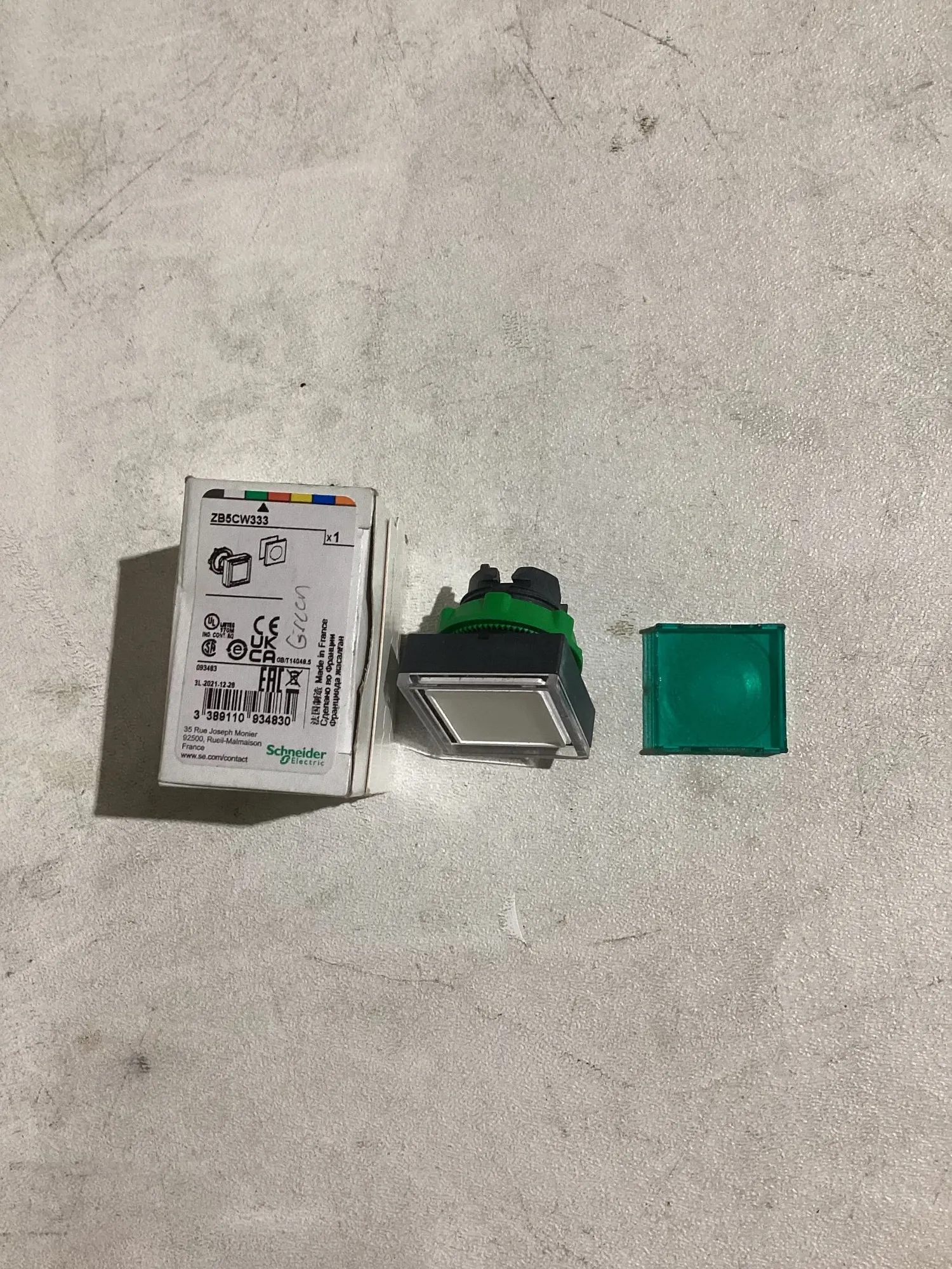 NEW SCHNEIDER ZB5CW333