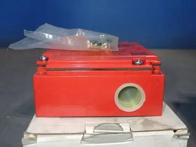 NEW TELEMECANIQUE XCSE7333