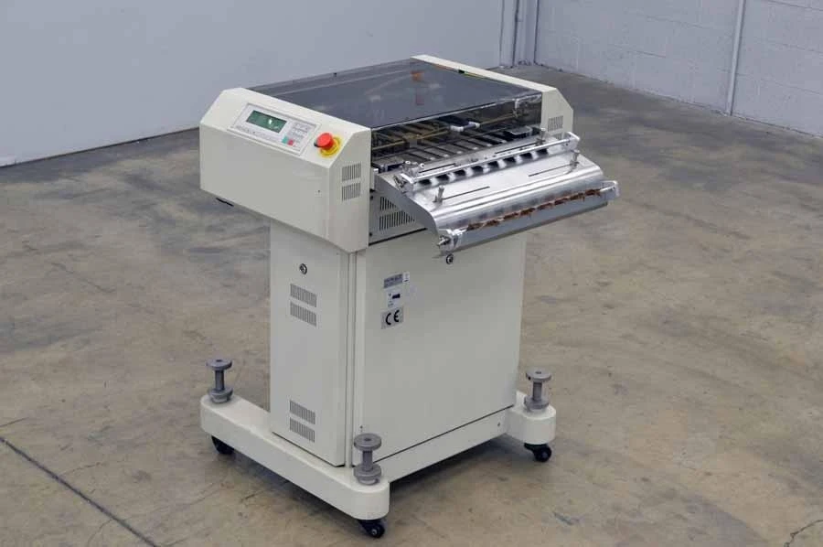 Used _UNKNOWN_ Pitney Bowes Y122 Paper Cutters Delaware US | United Machine Co. #1565395