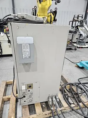 USED 2005 YASKAWA MOTOMAN HP50-20