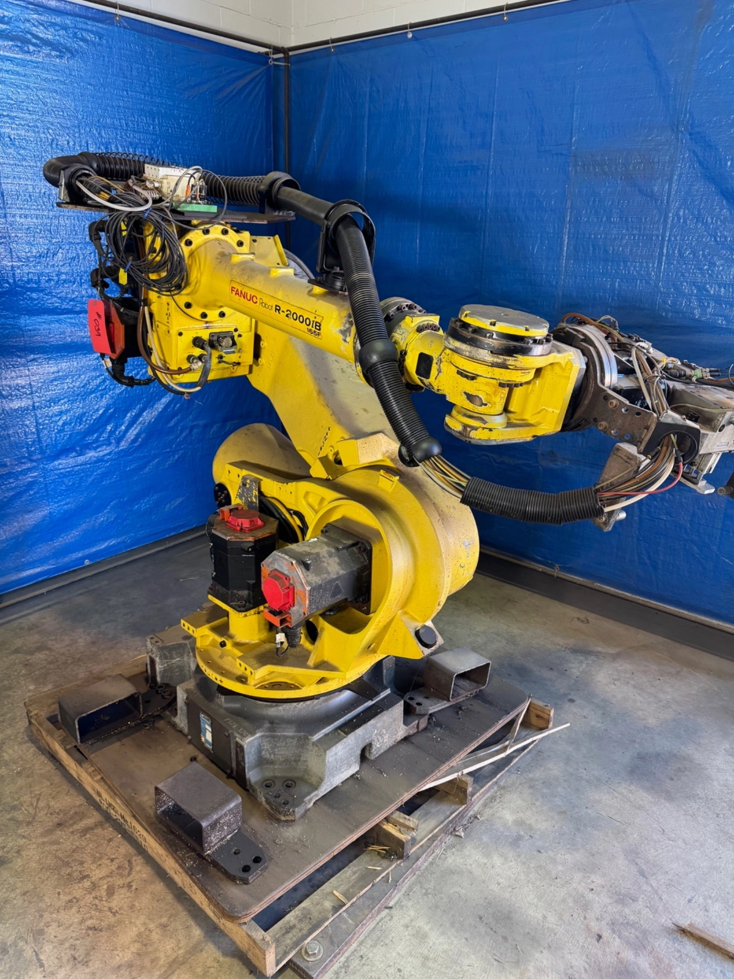 USED FANUC R-2000IB/165F