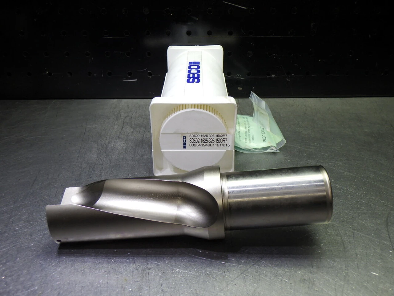 SECO 1.625" Coolant Thru 2xD Drill 1.5" Shank SD502-1625-325-1500R7 (LOC2367)