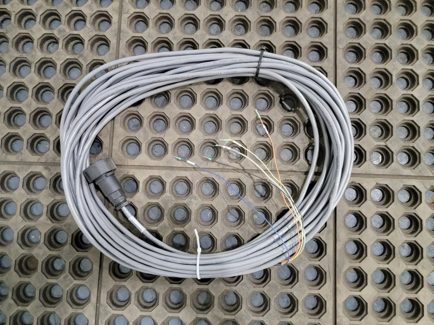 USED BELDEN 9504 CMG 10C24