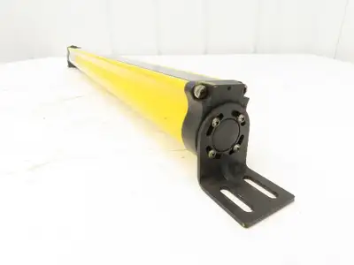 Allen Bradley 440L T4K0640YD Safety Light Curtain Transmitter 640mm 20ms