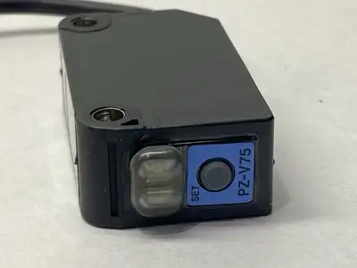 PZ-V75 | Keyence  Built-In Amplifier Photoelectric Sensor Square Reflective - New Other