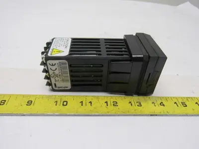 Trine 93BB-1DD0-00AS Temperature Controller Green Red Display 100-240V