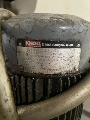 Knoll 340 K-1 Scraper Belt Chip Conveyor with 30 gallon Coolant Tank