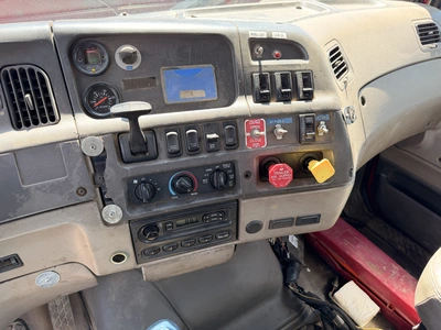 Used 2005 STERLING L9000 4X2 WITH A 12.8L L6 DIESEL ENGINE. Cab Chassis trucks Michigan US | Miedema Asset Management Group #1282413