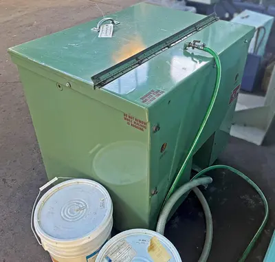 ULTRAMATIC 3 CUBIC FOOT VIBRATORY FINISHER, PORTABURR3
