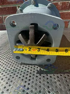 USED ITT 3225 PNEUMATIC VALVE ACTUATOR AIR MOTOR W/ 6" FLANGE FITTING