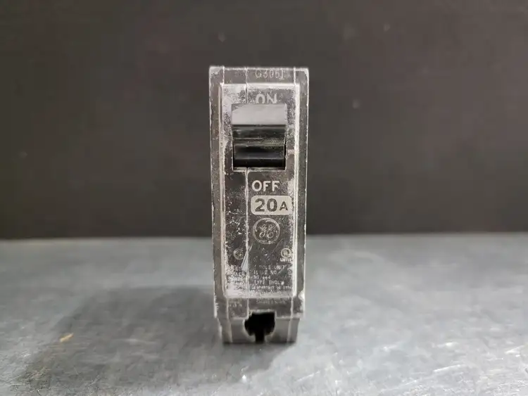 Used GENERAL ELECTRIC THQL120 Switchgears British Columbia CA | Lenmark #243778