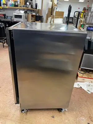 Used Perlick Used 24" Perlick HC24RB41 Undercounter 5.2 cu. ft. Refrigerator with Casters - TH2 Undercounter Refrigerators Illinois US | Falcon Restaurant Supply #1374842