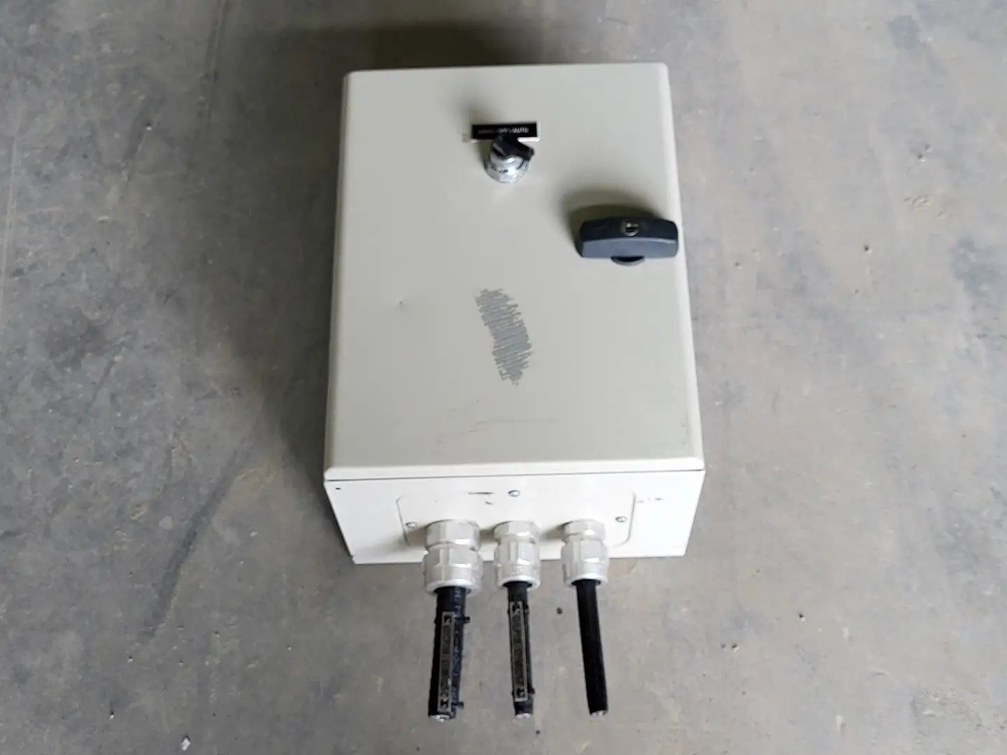 USED LEGRAND BE-325