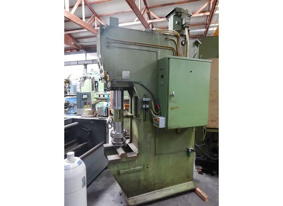 USED LBM 60 TON