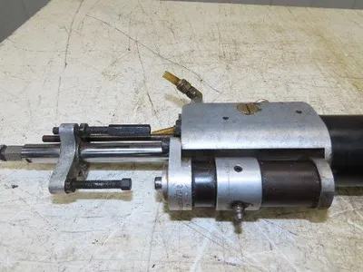 Desoutter AFD 5000 Pneumatic Auto Feed Drill Unit Double Drill Head Type THA
