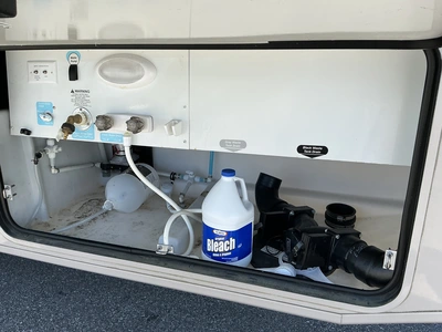 USED 2013 WINNEBAGO F53