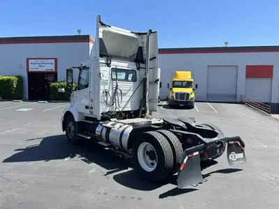 USED 2021 VOLVO VNR42T300