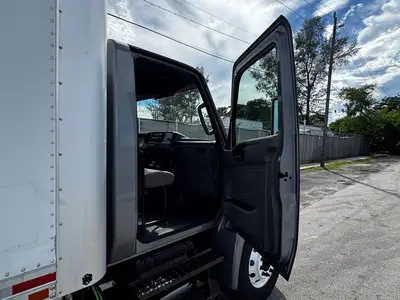 Used 2023 INTERNATIONAL MV607 Box trucks Florida US | Truck and Van Outlet #1509128