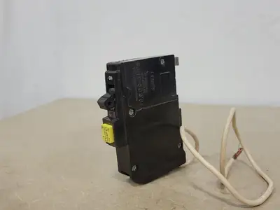 USED SQUARE D QOB115