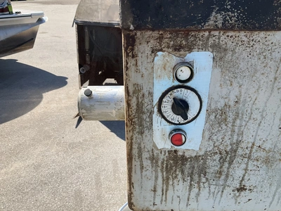 Blakeslee industrial/commercial mixer model DD-80T, 220 volt single phase electric, 4 speed mixer, c...