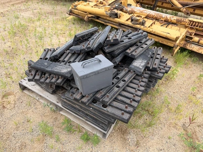 Used EXCAVATOR RUBBER TRACKS / PADS CAT 170-4419 Construction Equipment Parts Michigan US | Miedema Asset Management Group #1334712