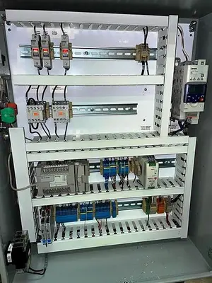 USED APEX FILLING SYSTEMS POF-12 12 SPOUT PRESSURE LIQUID FILLER