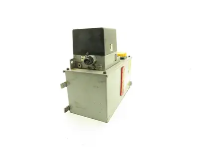 SKF MKU12-BW6-OI18 Lubrication Pump Machine Oiler 6.7L Tank 0.1 L/Min 200V