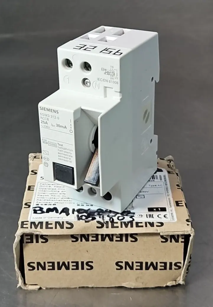 Siemens 5SM3 312-0 Circuit Breaker (BIN423)
