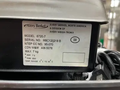 Used Avery Berkel Used Avery Berkel 6720-7 POS Retail Bench Scale 15 x 005lb Food Scales Illinois US | Falcon Restaurant Supply #1375864