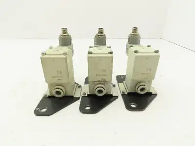 SMC VX230HZ3A 2-Way Solenoid Valve NC 24VDC 3/8" Push Connect  Lot of 3