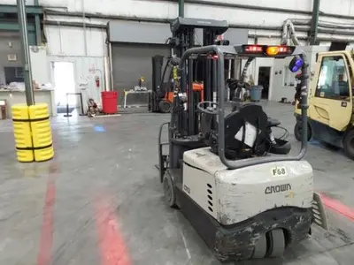 USED 2022 CROWN SC5225-35