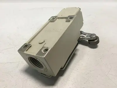 USED YAMATAKE LJA10-11A21N-003