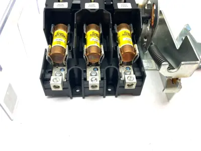 USED ALLEN-BRADLEY DISCONNECT SWITCH ASSEMBLY W/ METAL HANDLE AND COVER
