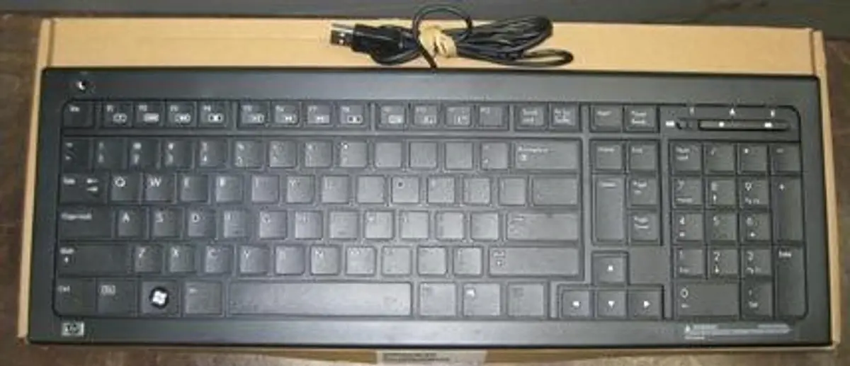 QTY. 1. GREEN TOP GT-16 OFFICE PRO KEY BOARD AND M...