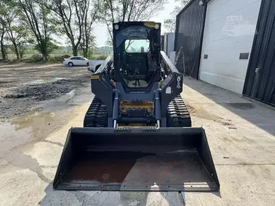 USED 2022 JOHN DEERE 333g
