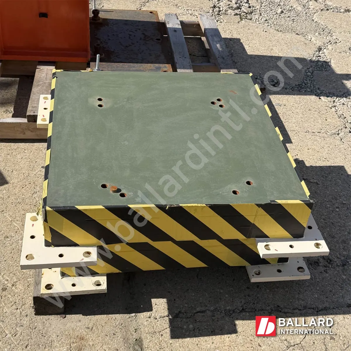 YASKAWA MH180 Series Robot Riser – 140mm – USED