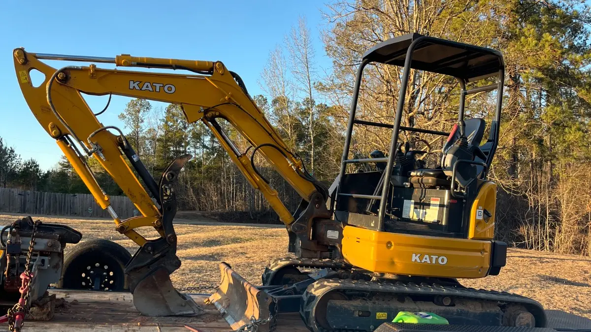 USED 2024 Kato HD30V5
