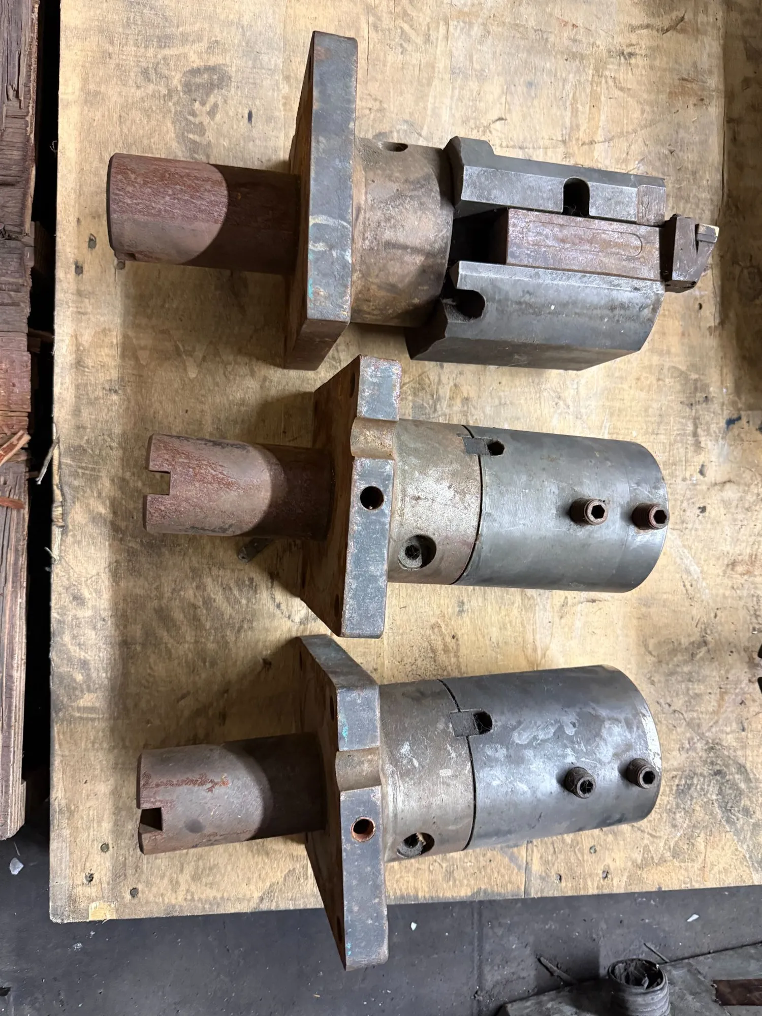 BORING MILL TOOL HOLDERS 2.7" SHANK WITH 5 3/4" SQUARE BUILT PATTERN FLANGE