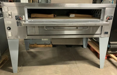72-0237 Bakers Pride Y-600 Single Deck Natural Gas Pizza Oven
