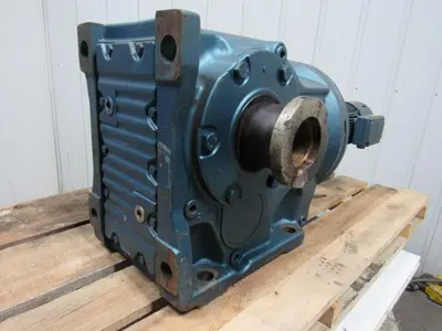 SEW-EURODRIVE KT127BR77DT100LS4BMG4HR High Torque Gear Reducer 899:0 Ratio