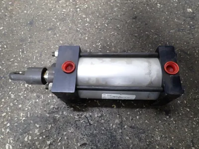 USED DESTACO 1001