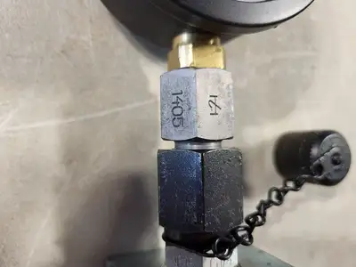 0-3700 PSI Gauge with Metering Block
