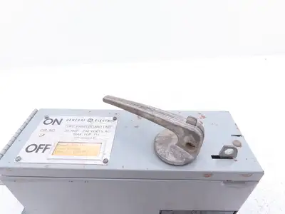 General Electric THFP321XL 3-Pole Fusible Disconnect Switch Panel Mount 30A 240V