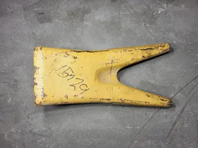 Twin Tiger Bucket Tooth