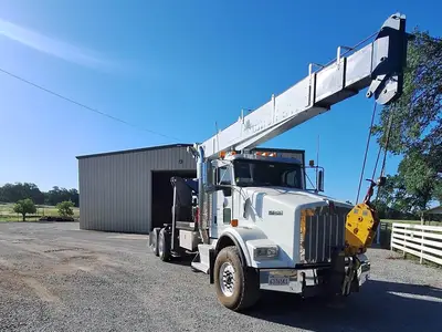 USED 2013 KENWORTH T800