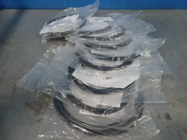 New | in-Stock OMRON R88ACSK003SE Cable & Wire | HGR 24 #742344