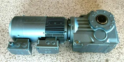 NEW SEW EURODRIVE KA77DT90S6YS GEAR REDUCER 135.28:1 DFT90S6VS 1HP