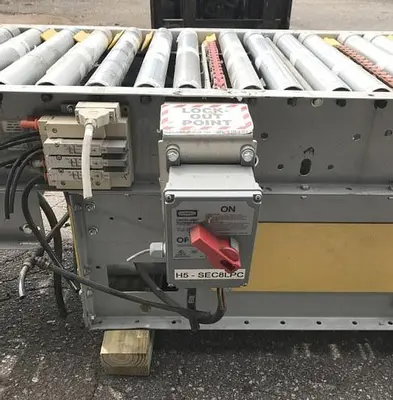 24" WIDE x 11' LONG POWER ROLLER CONVEYOR WITH INTEGRATED LATERAL FEED BELTS