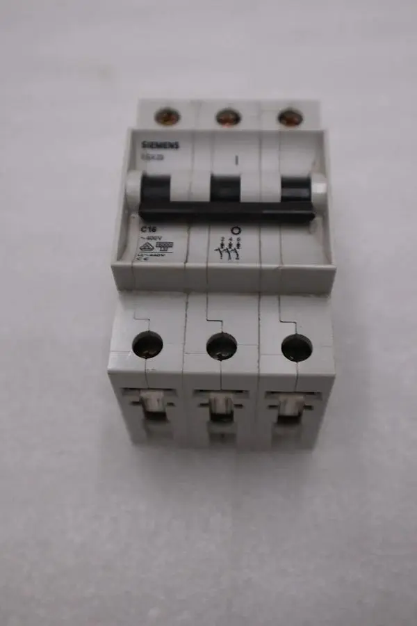 SIEMENS 5SX23 C32 CIRCUIT BREAKER 3POLE 400V 5SX2 480VAC STK H1390A