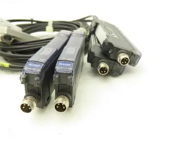 Keyence FS-V33CP Fiber Optic Sensor 24V Various Cable Lengths Included Lot of 4